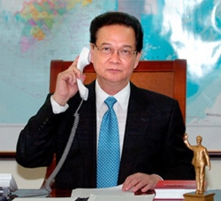 ທ່ານນາຍົກລັດຖະມົນຕີ ຫງວຽນເຕີນຢຸງ ໂອ້ລົມທາງໂທລະສັບກັບນາຍົກລັດຖະມົນຕີ ຍີ່ປຸ່ນ